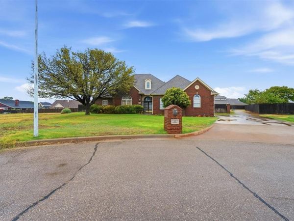 4 N Covey Street, Sayre, OK 73662