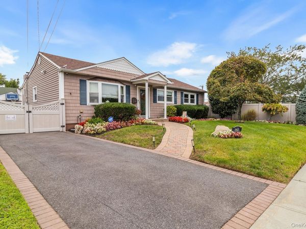 142 Montgomery Avenue , Oceanside, NY 11572