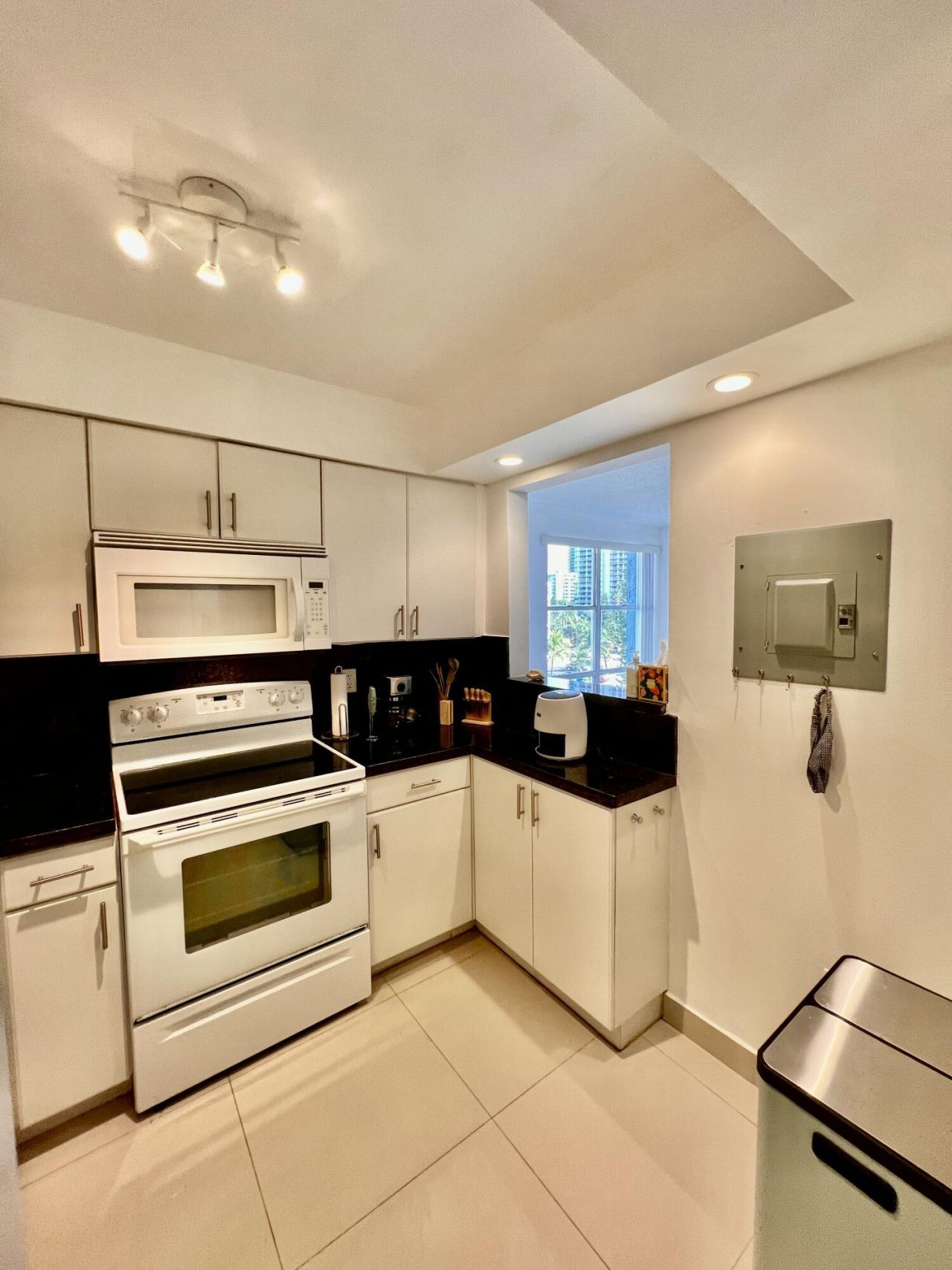 17570 Atlantic Boulevard, Unit 416, Sunny Isles Beach, FL 33160 Photo
