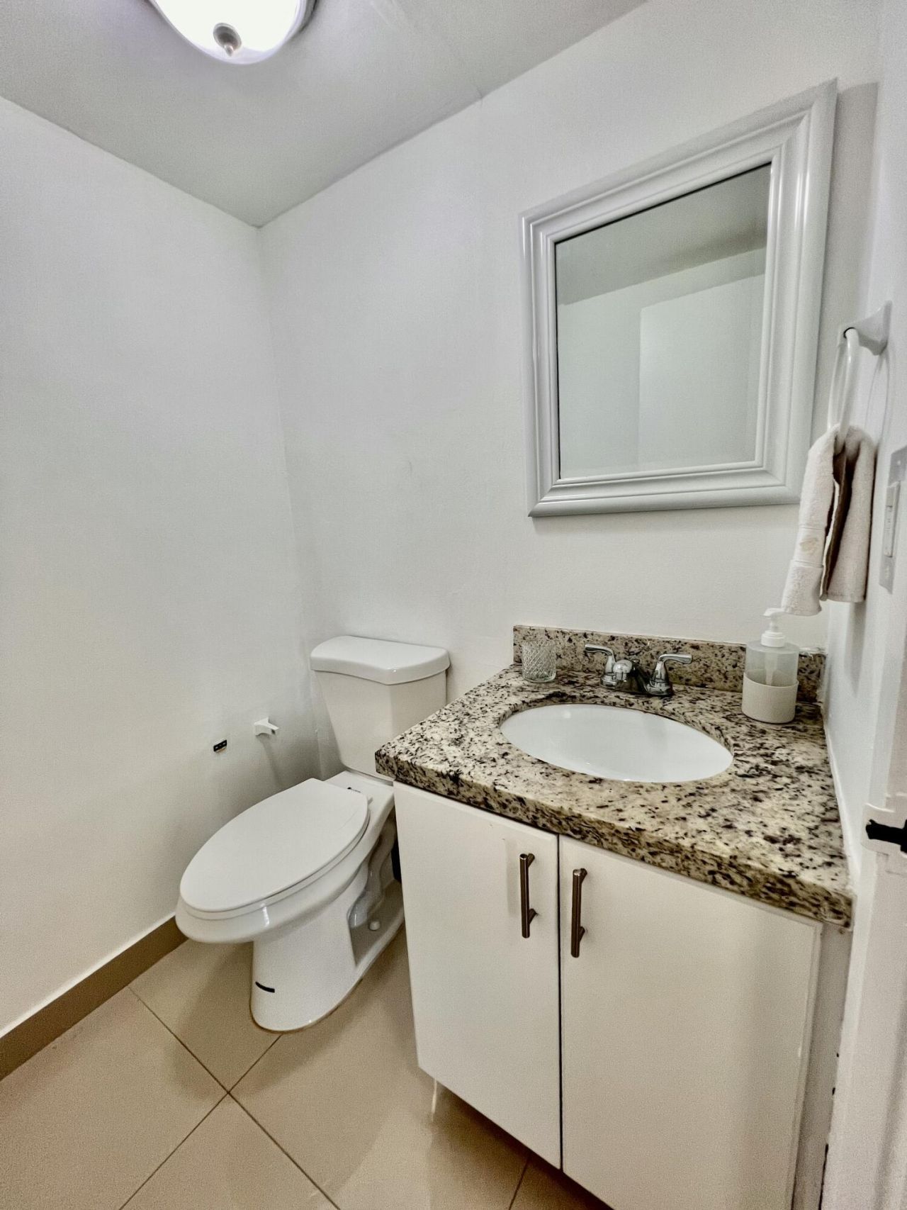 17570 Atlantic Boulevard, Unit 416, Sunny Isles Beach, FL 33160 Photo