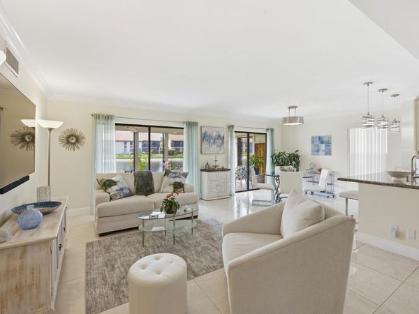 10223 N CIRCLE LAKE Drive, Unit 102, Boynton Beach, FL 33437