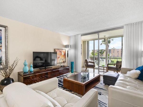 202 SE 10th Street, Unit 205, Dania Beach, FL 33004