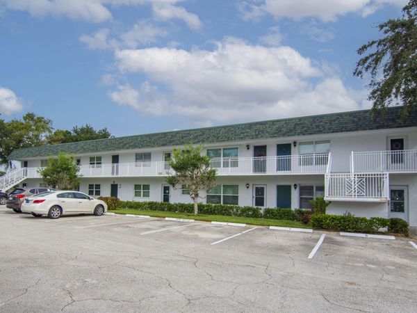 2800 Indian River Boulevard, Unit O-5, Vero Beach, FL 32960