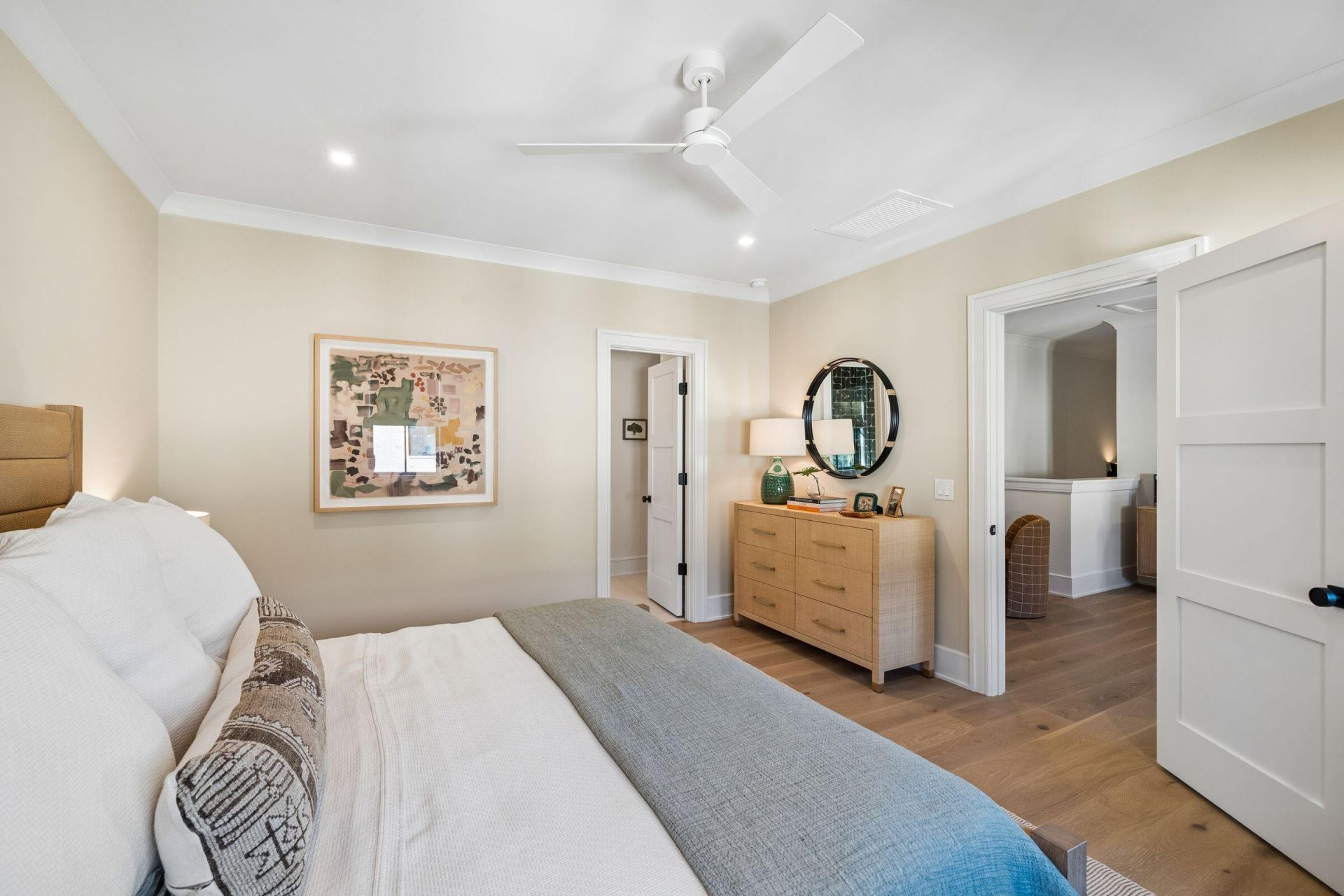 303 Queens Court Photo 36