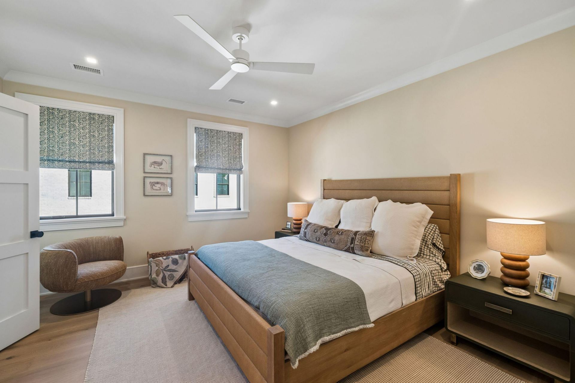 303 Queens Court Photo 37