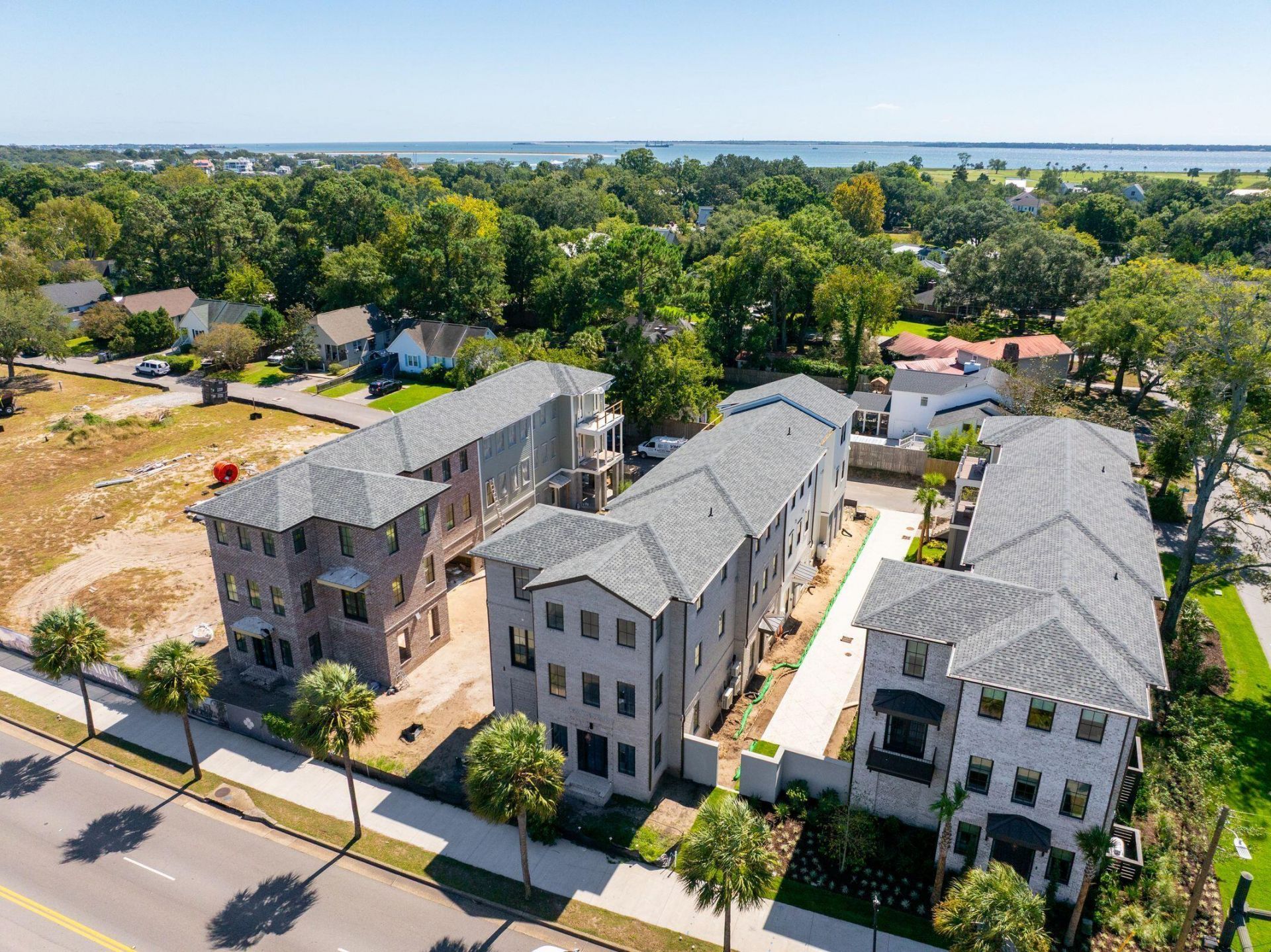 303 Queens Court Photo 47
