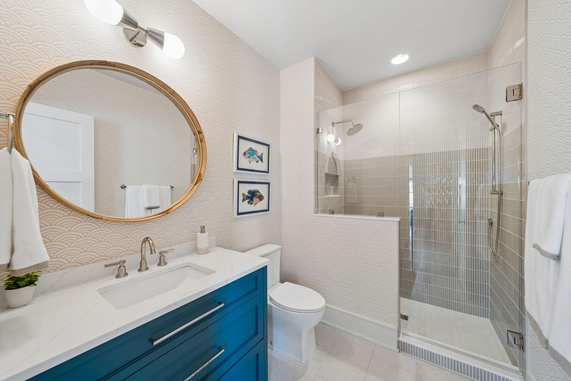 303 Queens Court Photo 6