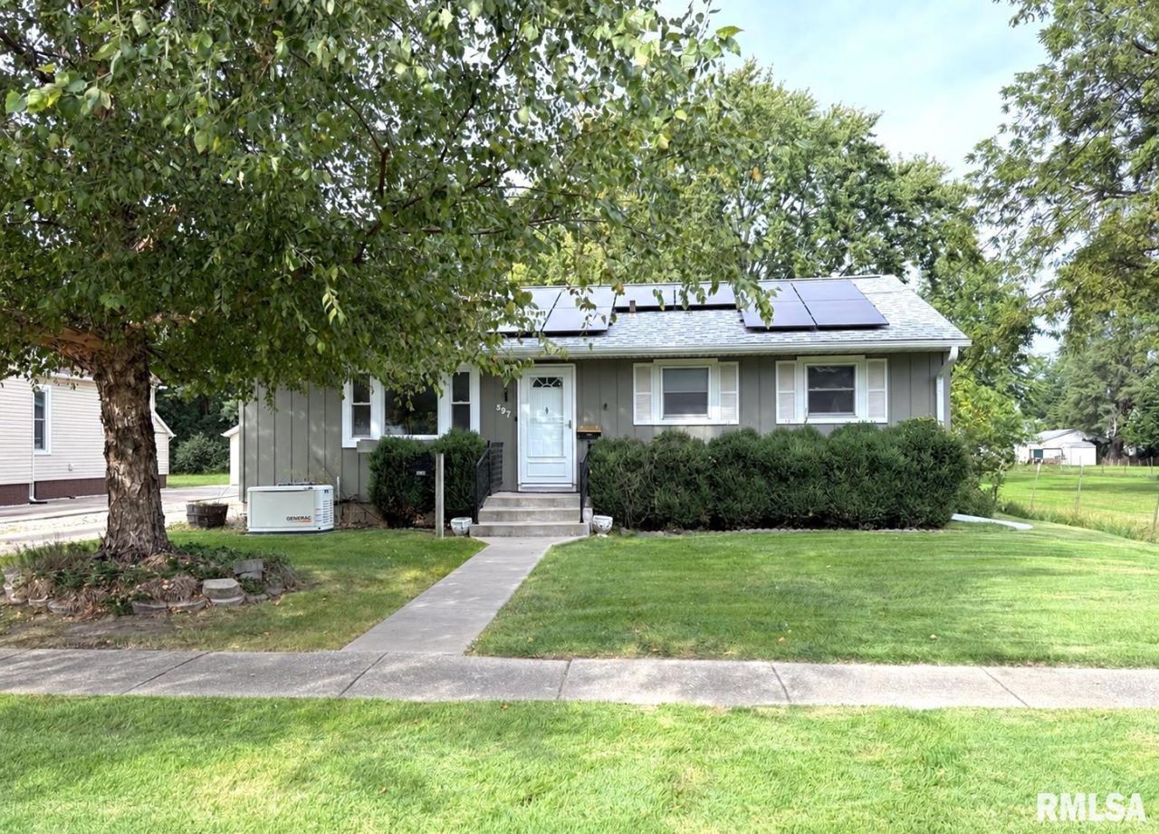 597 E 4th Street, Galesburg, IL 61401 Main Photo