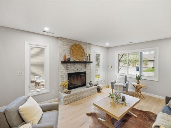 4711 Lund Point, Eagan, MN 55122