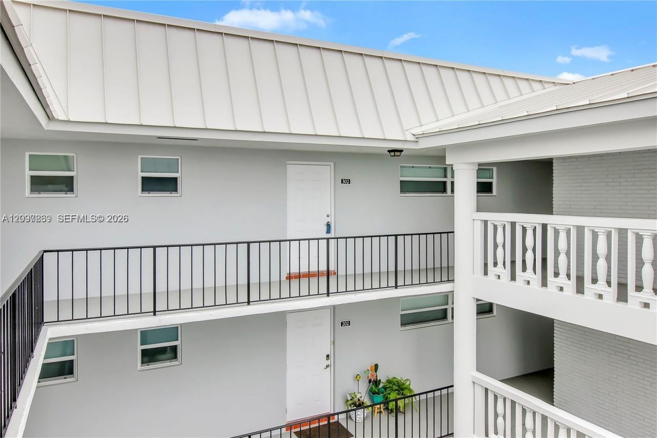 7 Colonial Club Drive , Unit 302, Boynton Beach, FL 33435 Photo