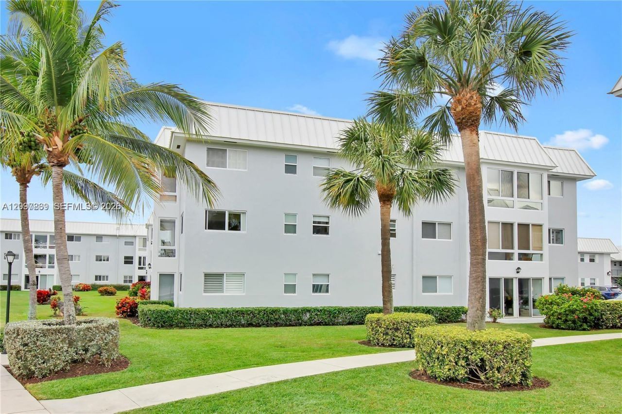 7 Colonial Club Drive , Unit 302, Boynton Beach, FL 33435 Photo