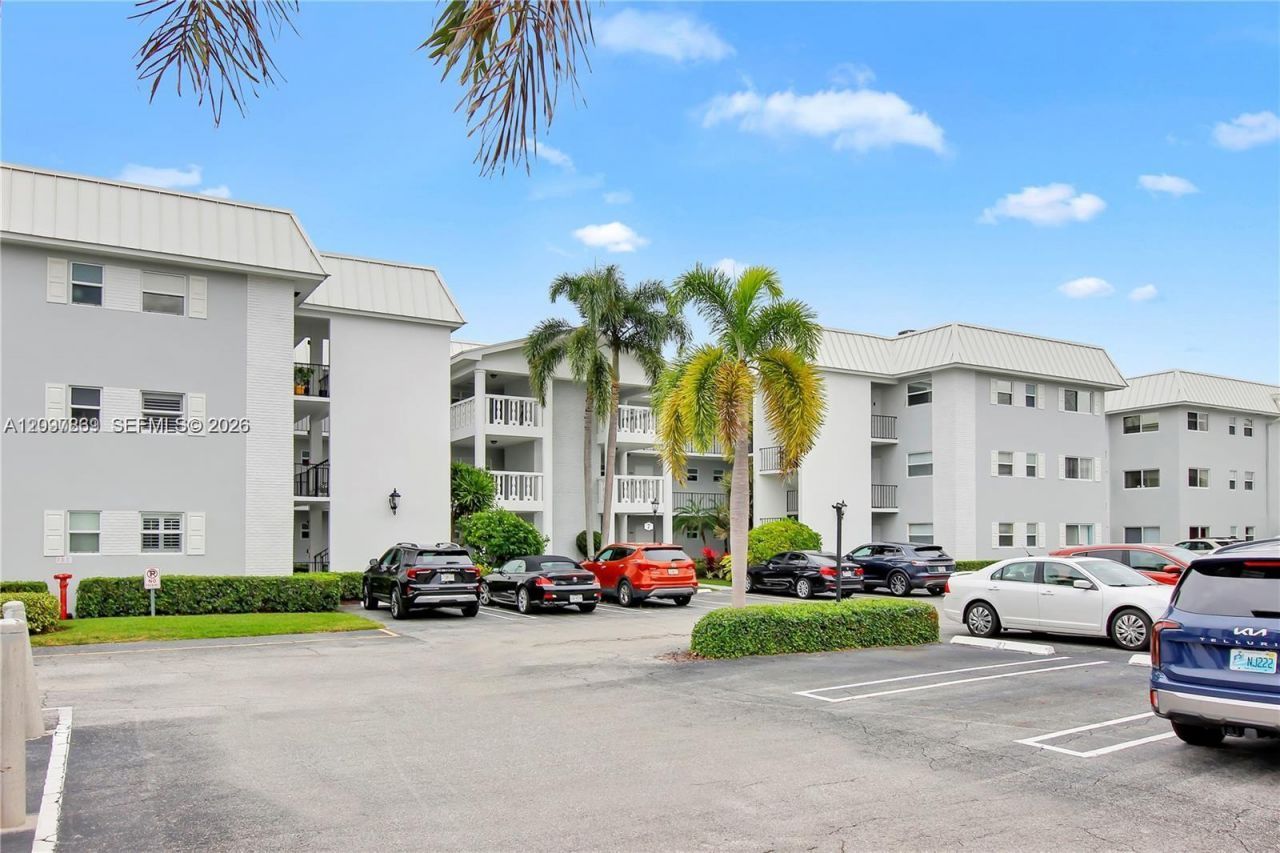 7 Colonial Club Drive , Unit 302, Boynton Beach, FL 33435 Photo