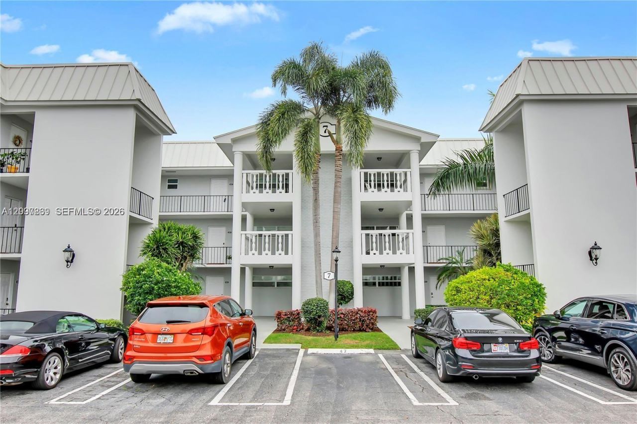 7 Colonial Club Drive , Unit 302, Boynton Beach, FL 33435 Photo
