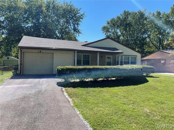 20 ELVIRA Drive, Fairview Heights, IL 62208