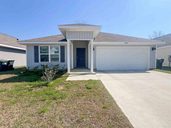 2340 Kirkwood Dr, Cantonment, FL 32533