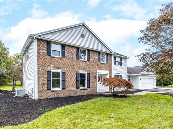 3 Hidden Mdw , Penfield, NY 14526