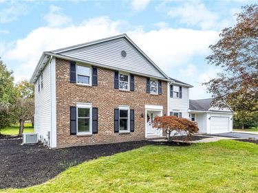 3 Hidden Mdw, Penfield, NY 14526