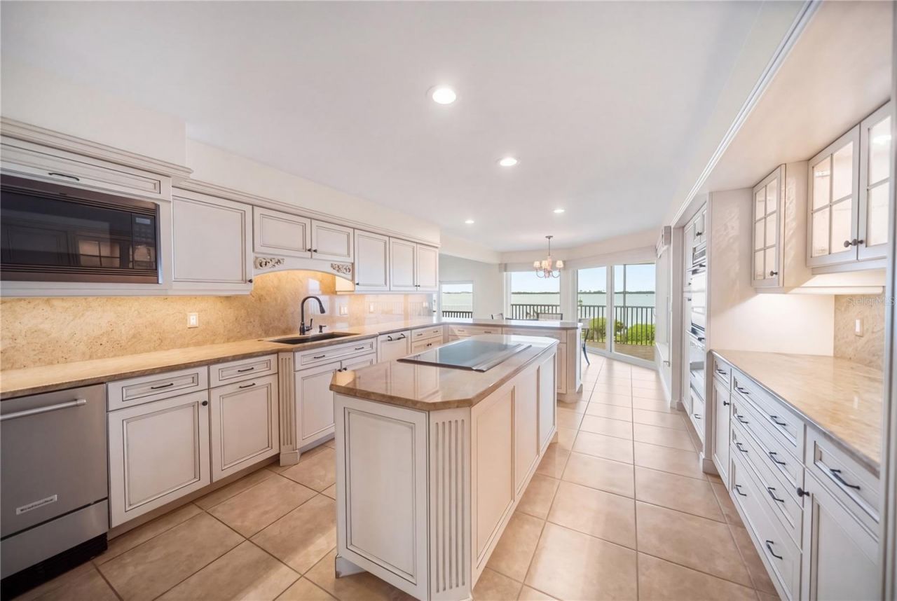 44 Tidy Island Boulevard, Bradenton, FL 34210 Photo