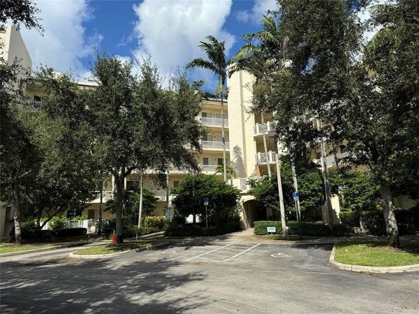 3500 OAKS CLUBHOUSE Drive, Unit 204, Pompano Beach, FL 33069