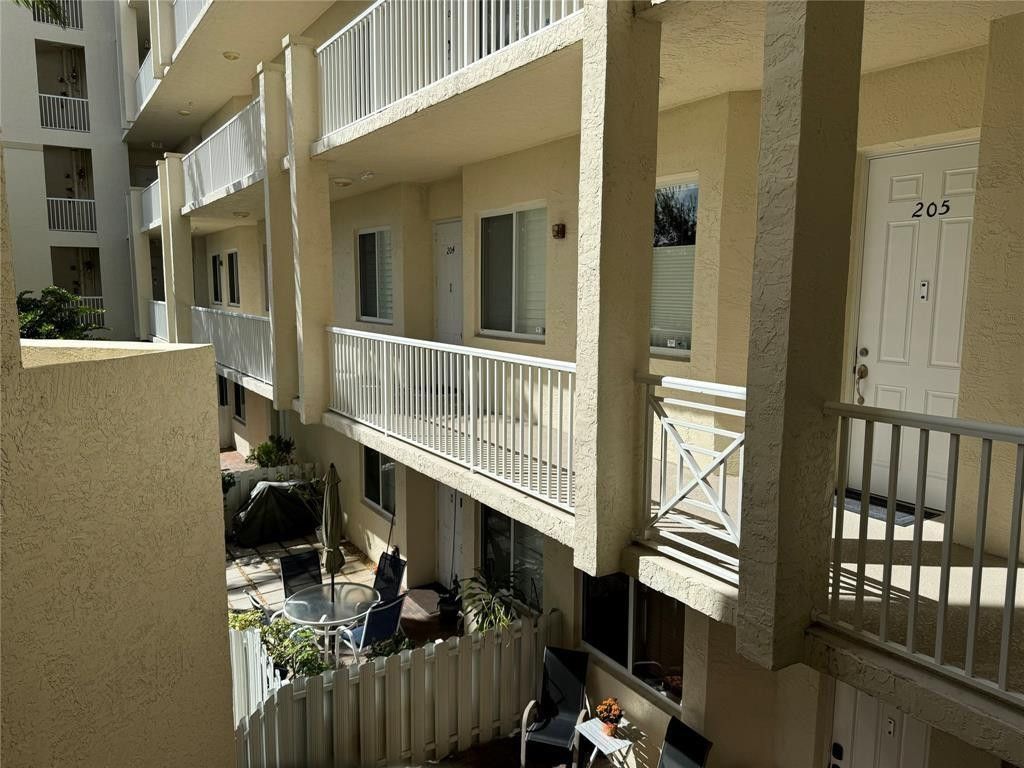 3500 Oaks Clubhouse Drive, Unit 204, Pompano Beach, FL 33069 Photo