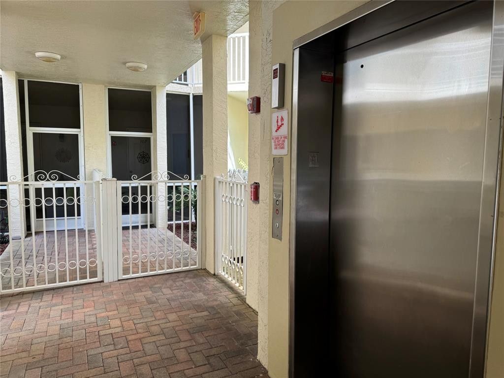3500 Oaks Clubhouse Drive, Unit 204, Pompano Beach, FL 33069 Photo