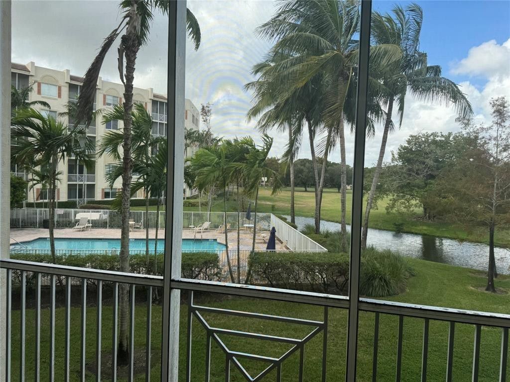3500 Oaks Clubhouse Drive, Unit 204, Pompano Beach, FL 33069 Photo