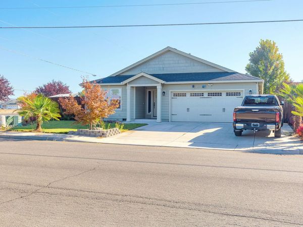 7594 27th Street, White City, OR 97503