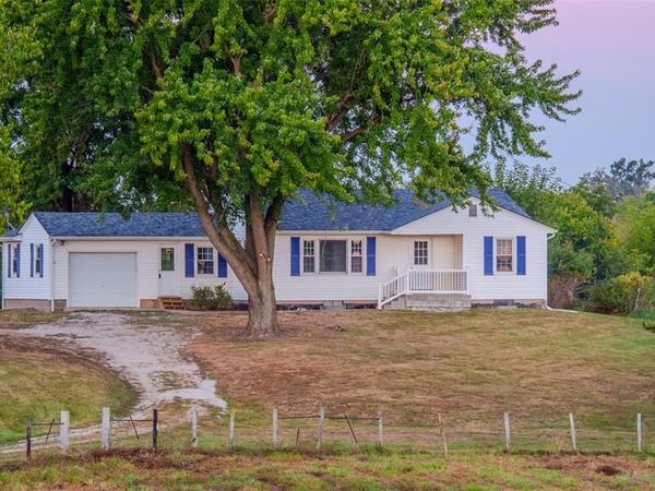 22 Gnade Rd , Elsberry, MO 63343