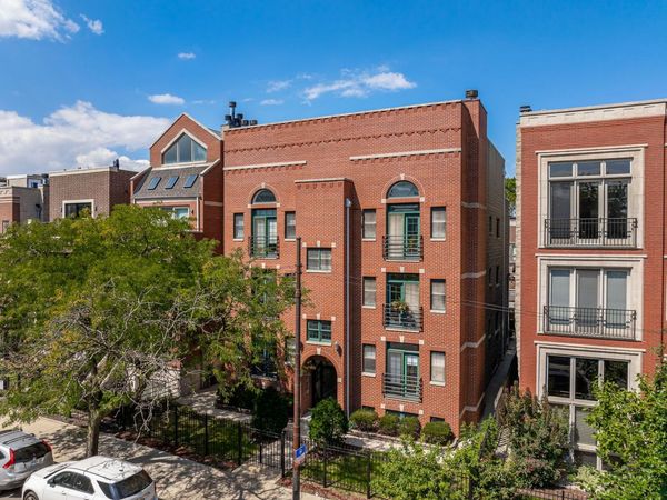 1916 W Belmont Avenue , Unit 2E, Chicago, IL 60657