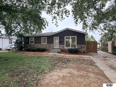 8804 Westridge Drive, Omaha, NE 68124
