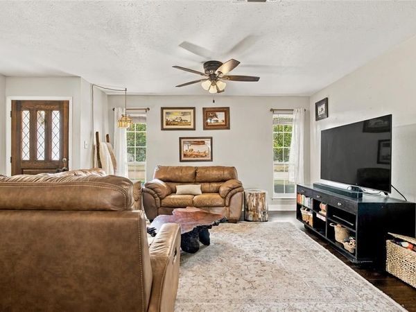 1117 Cozby Street E, Benbrook, TX 76126