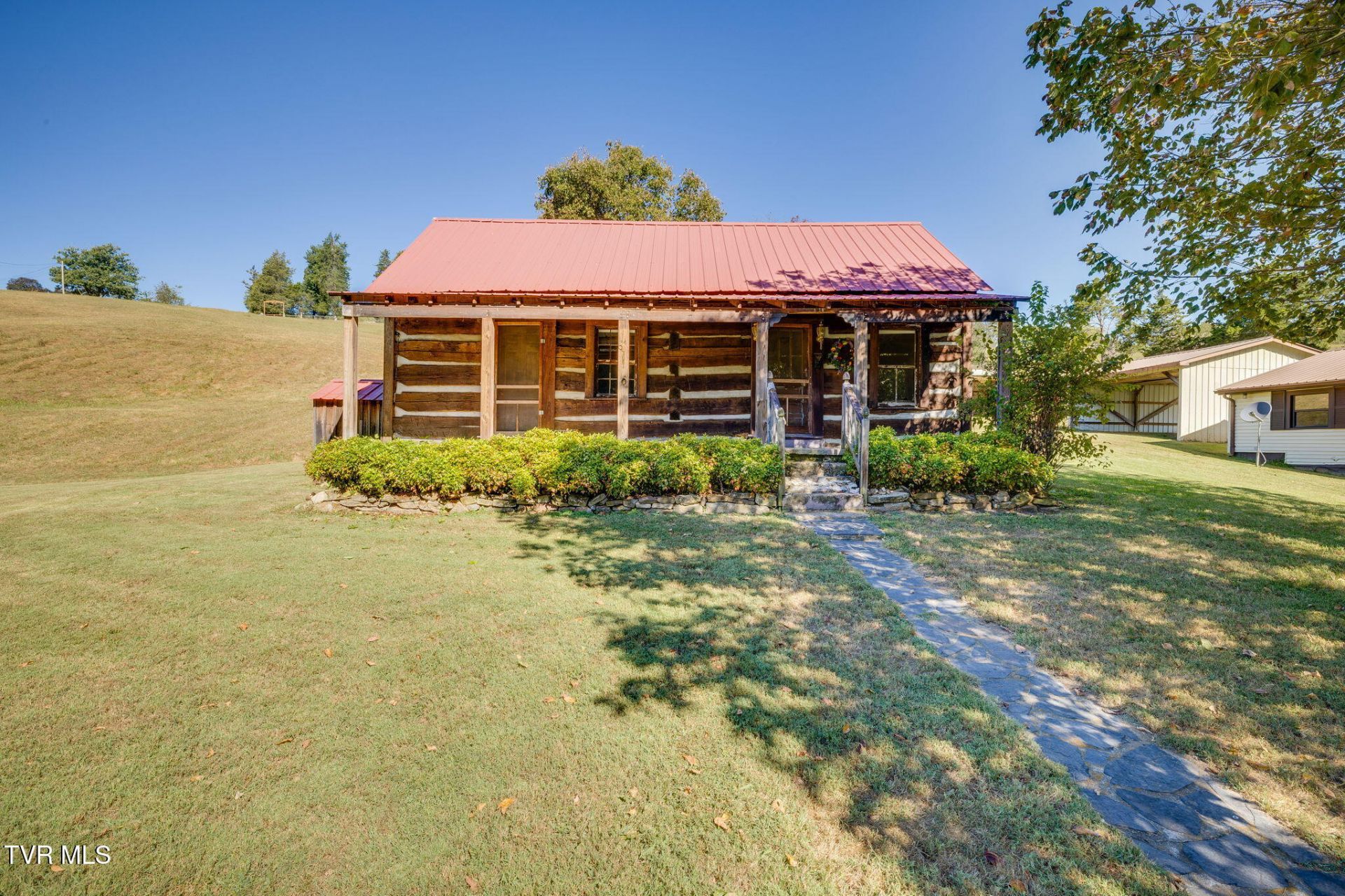 221 Amis Chapel Road, Surgoinsville, TN 37873 Main Photo