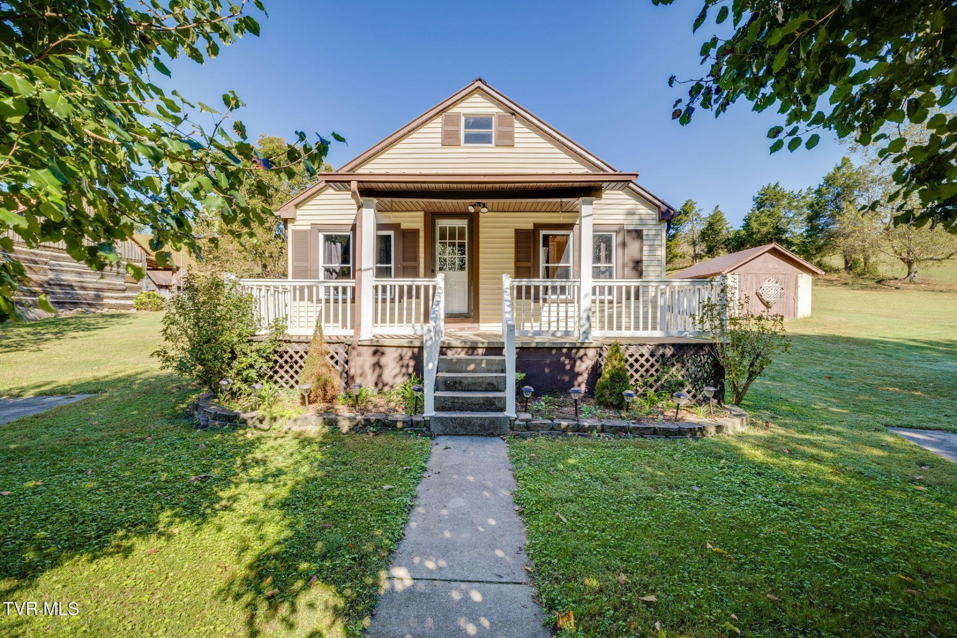 221 Amis Chapel Road, Surgoinsville, TN 37873 Main Photo