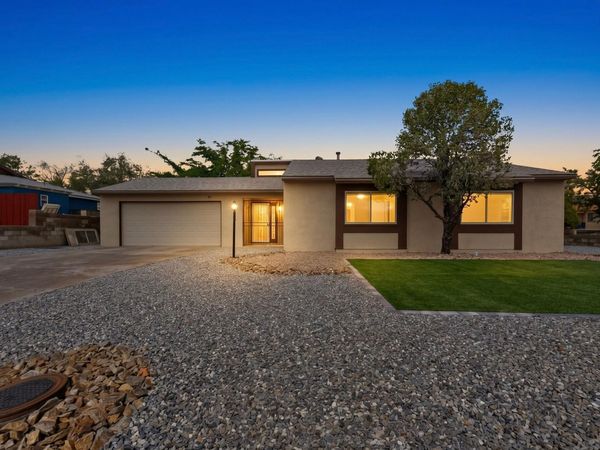 611 Chuckwagon Road SE, Rio Rancho, NM 87124