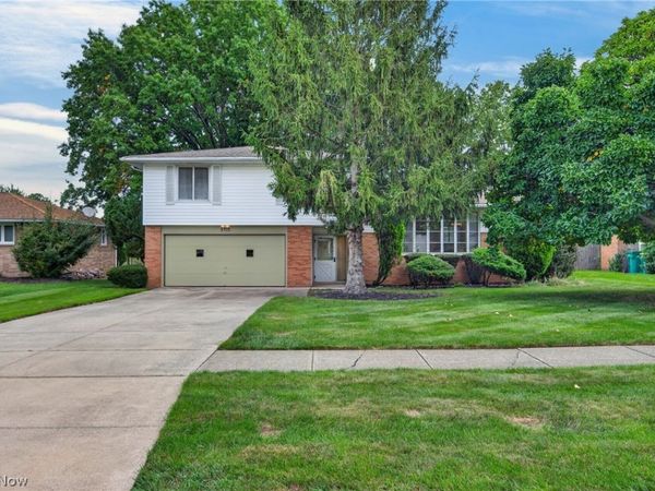 5715 Skyline Drive, Seven Hills, OH 44131