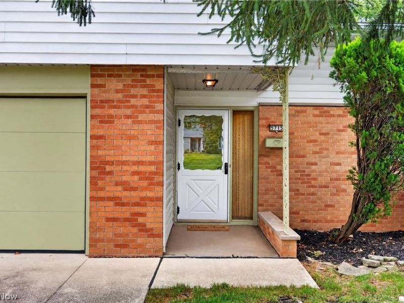 5715 Skyline Drive, Seven Hills, OH 44131 Photo 3