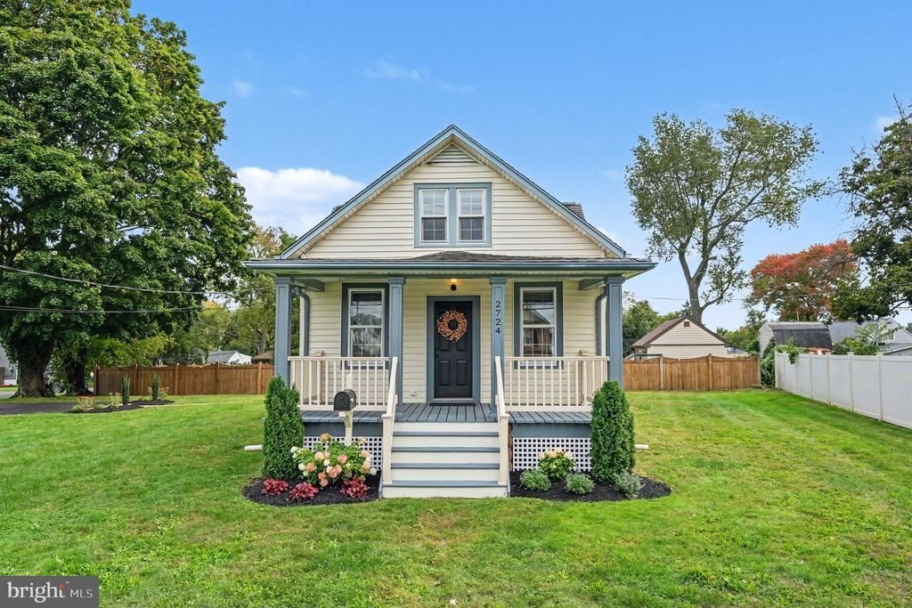 2724 NEW FALLS ROAD , LEVITTOWN, PA 19056