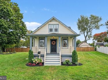 2724 NEW FALLS ROAD, LEVITTOWN, PA 19056