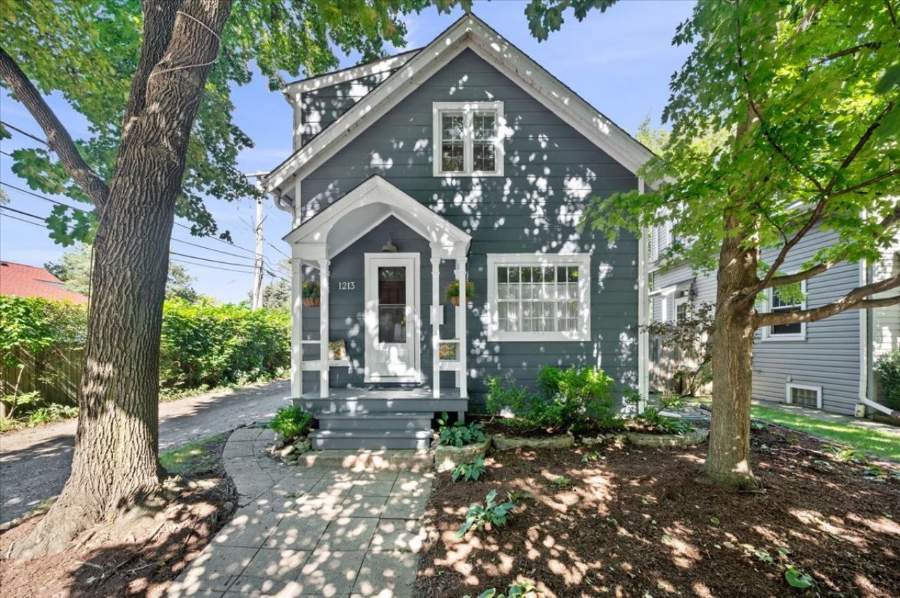1213 Oakton Street, Evanston, IL 60202 Main Photo