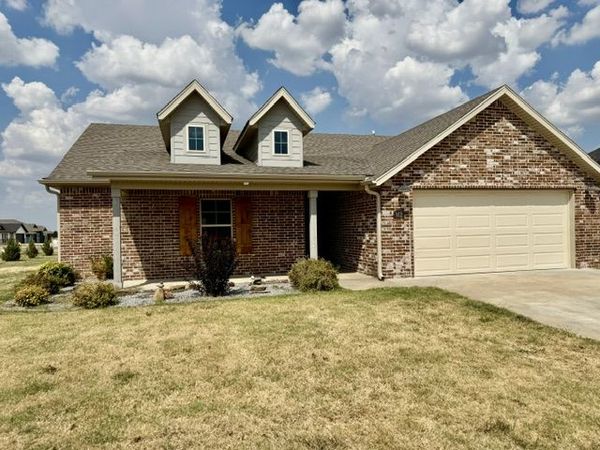 912 Hickory Meadows Avenue , Tontitown, AR 72762