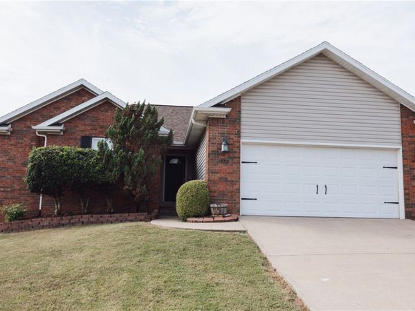 1922 Bradford Street , Harrison, AR 72601