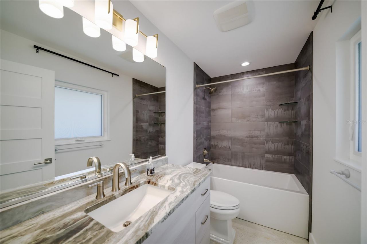 6561 Bayou Hammock Road, Longboat Key, FL 34228 Photo
