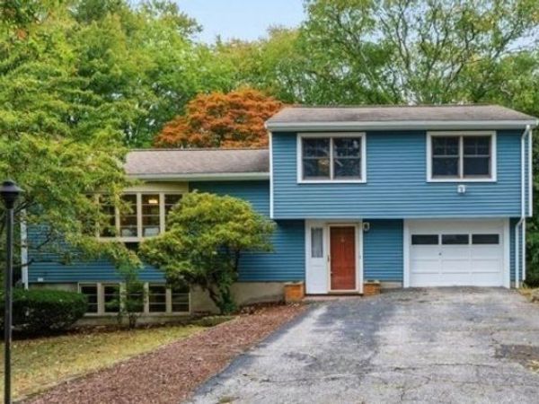 26 Arlington Road, Burlington, MA 01803