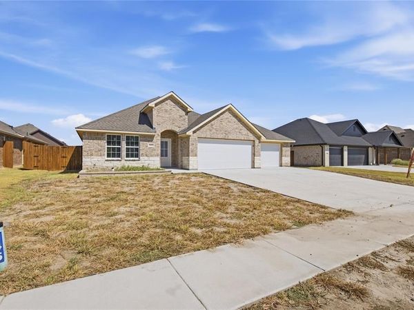 145 Trevor Lane , Greenville, TX 75402
