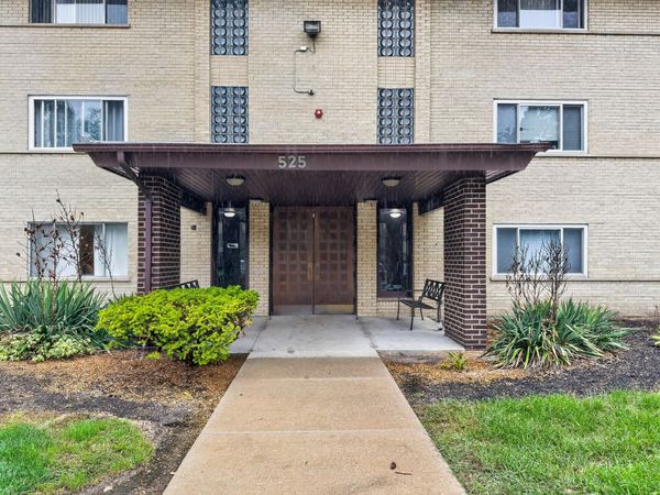 Unit 103, Arlington Heights, IL 60005