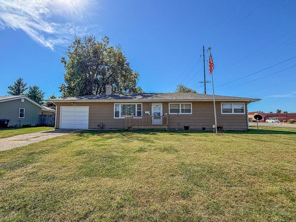 420 W Pierce Avenue, Charleston, IL 61920