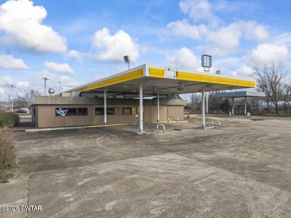 56 Kenworth Boulevard , Jackson, TN 38305