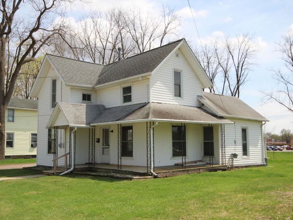 304 E Prairie Street, Vicksburg, MI 49097