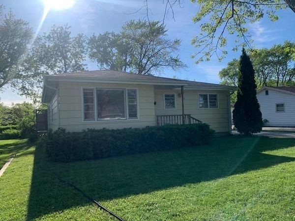 64 S Prairie Avenue , Mundelein, IL 60060