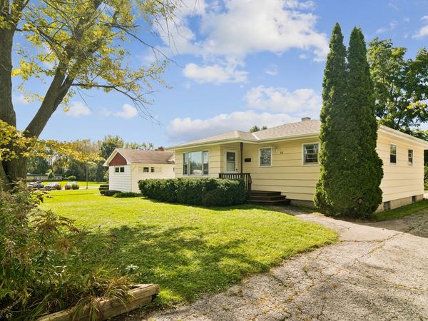 64 S Prairie Avenue, Mundelein, IL 60060